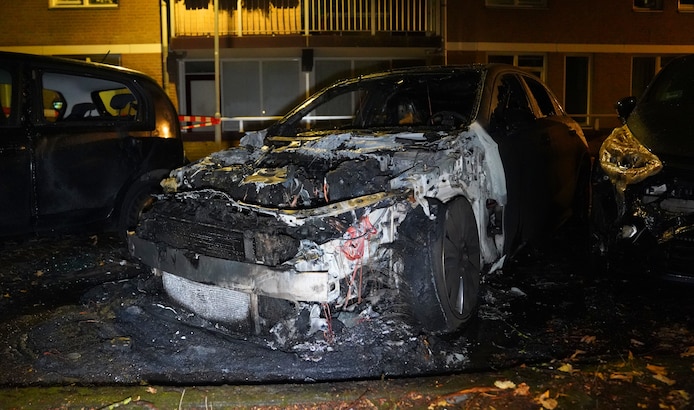 Ook twee andere auto’s raakten beschadigd. 