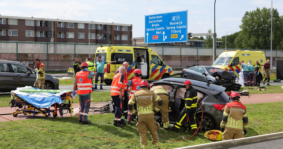 Dodelijk slachtoffer bij frontale aanrijding in Waalwijk.