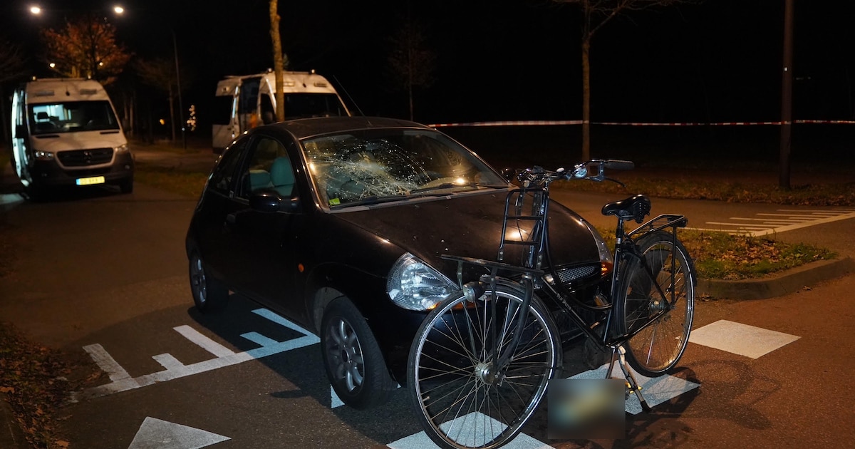 Jonge fietsster zwaargewond door botsing met auto in Vught, traumahelikopter landt