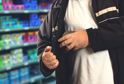 Helmonder die leeft ‘tussen drugsgebruik en diefstal’ moet twee jaar naar een instelling
