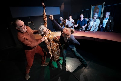 Toneelclub Keskenoate laat emoties flink uit de bocht vliegen