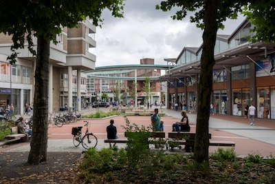 Jongens bekogelen meisjes met stenen, takken en flessen in Den Bosch; ook ouders belaagd
