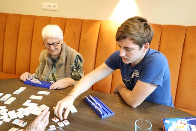 Buurt brengt spelplezier naar bewoners van Hoeve Zuid in Veldhoven