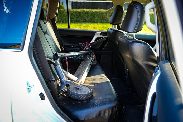 Jongetje op step gewond bij aanrijding met auto in Rijswijk | Altena | bd.nl