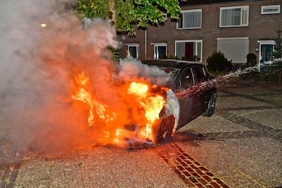 Rechter kritisch op uithuisplaatsing na autobranden in Dommelen