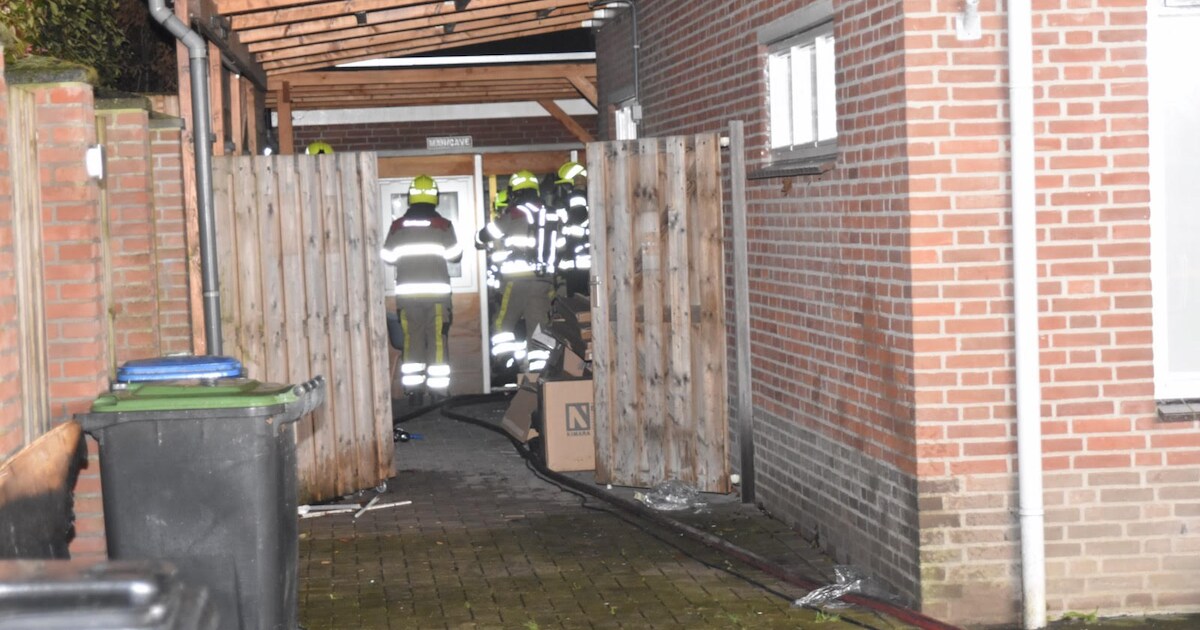 Brandweer rukt uit voor schuurbrandje achter woning in Brakel