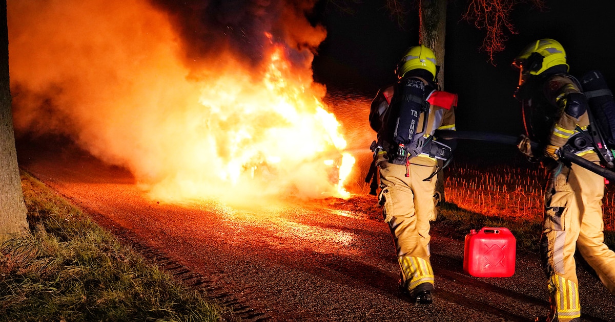Auto in brand op Herderweg in Gilze