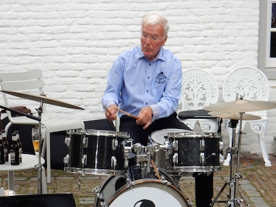 Nog één keer knallen met Jean (88): afscheid van een onvermoeibare swingdrummer