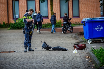 Scooterrijder zwaargewond bij botsing tegen boom i