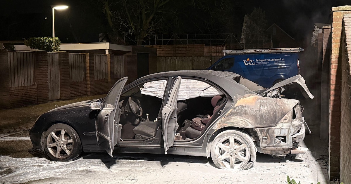 Brand aangestoken in Vlijmen, auto gaat in vlammen op | 112 nieuws Heusden