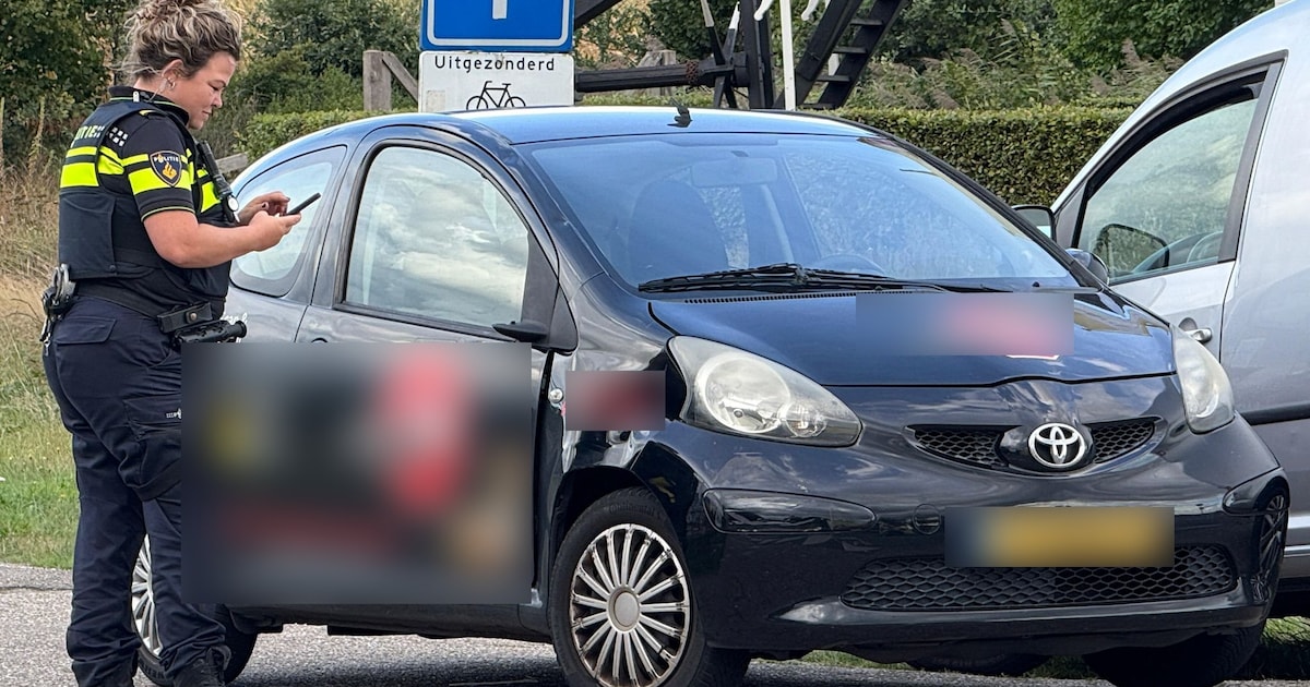 Fietser gewond bij botsing met auto in Volkel.