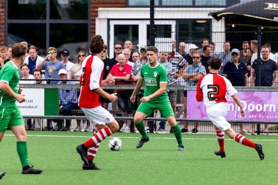 Hectische week voor Den Dungen-trainer, die na strafschoppen verliest: ‘Dit was me het middagje wel’