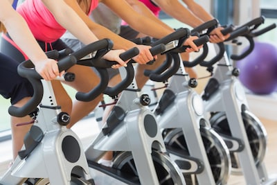 Spinningmarathon in Ulvenhout: 12 uur fietsen voor €12.000 voor depooU