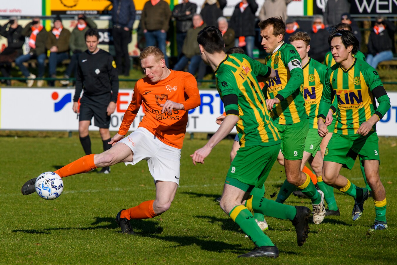 De hoogmis van het amateurvoetbal barst weer los, met de kantine als ...