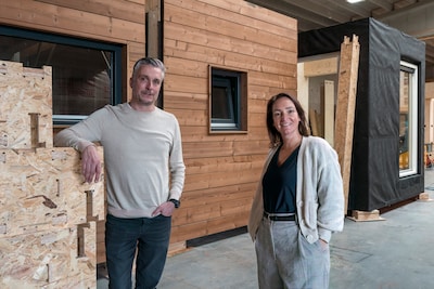 Opa en oma naar een verzorgingstehuis? Nee hoor, die gaan in de achtertuin wonen!