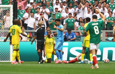 LIVE WK voetbal | Mexico verdubbelt voorsprong tegen tiental