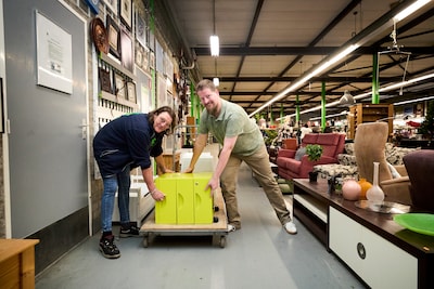 ‘De kringloop’ is de plek voor ’n tweede leven, ook voor de medewerker zelf: ‘Ik voel me nu een stuk