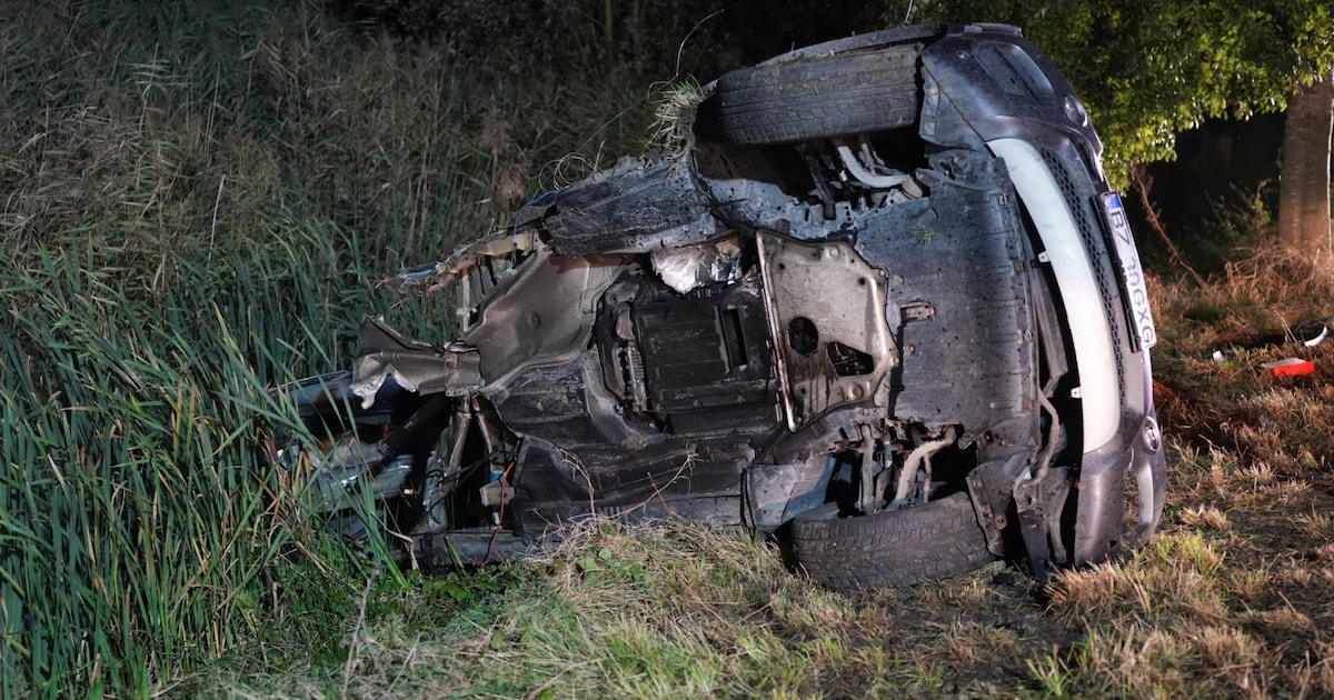 Auto brak bij ongeval in Giessen open als een walnoot: ‘Inzittenden mogen van geluk spreken’.