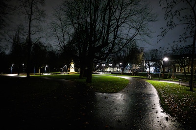 Man gewond bij straatroof in Valkenbergpark in Breda, drietal met vuurwapen aangehouden
