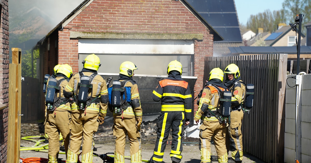 Asbest vrijgekomen bij brand in Waspikse schuur: in zeven tuinen terechtgekomen
