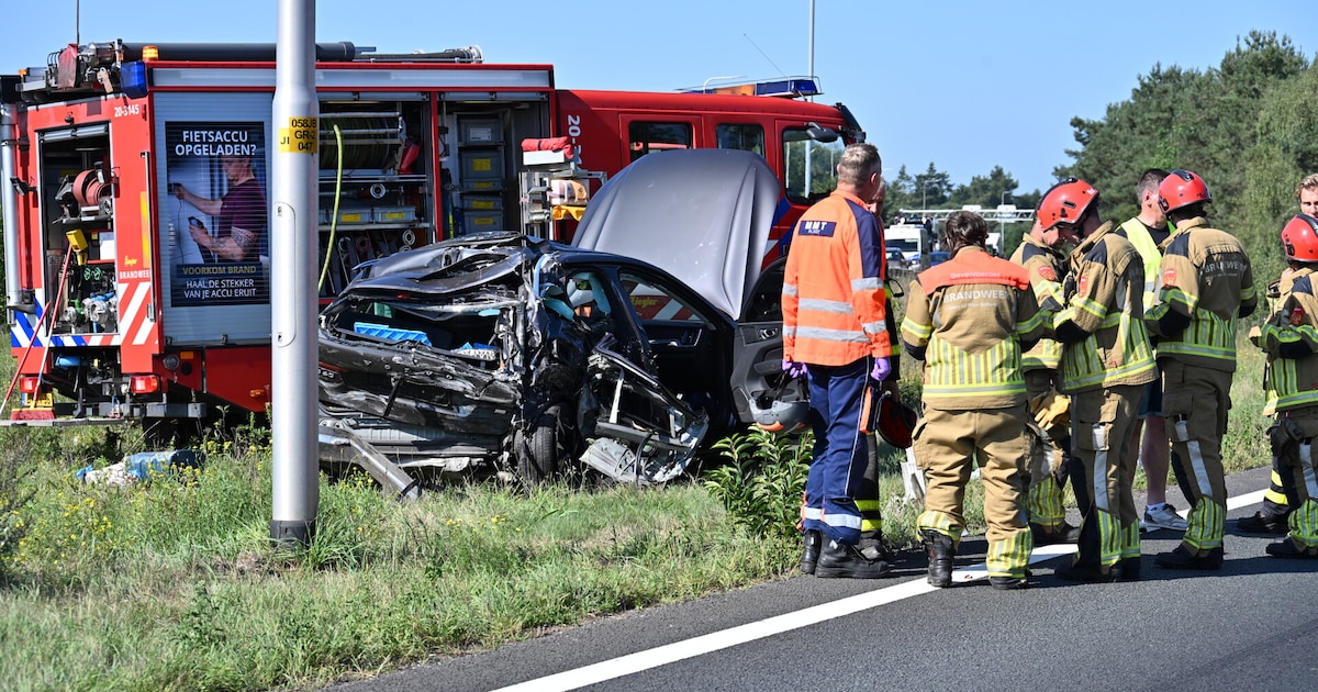 Drie gewonden bij ernstige botsing op A58 bij Breda: snelweg dicht.