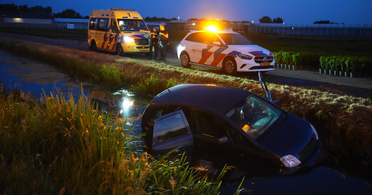 Man belandt met auto in sloot in Elshout, buurtbewoners horen plons en halen man uit voertuig