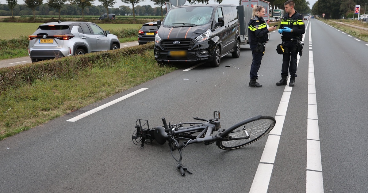 Ernstig ongeval op N272 bij Sint Anthonis: fietser gewond bij aanrijding.