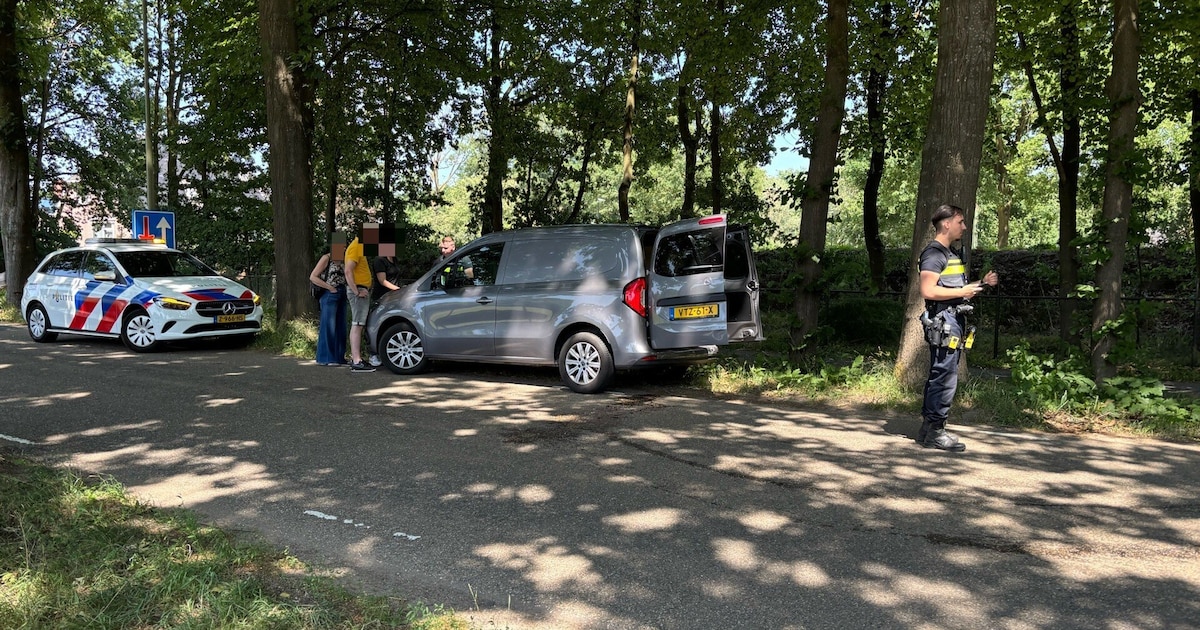 Kop-staartbotsing in Schaijk, man meegenomen naar politiebureau.
