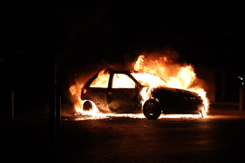 Auto in brand op de beruchte kruising in Veen.