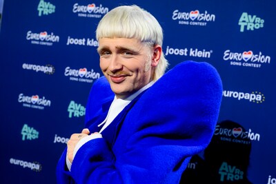 Joost deelt nieuwe look en Chantal zet jarige moeder in het zonnetje op partyboot