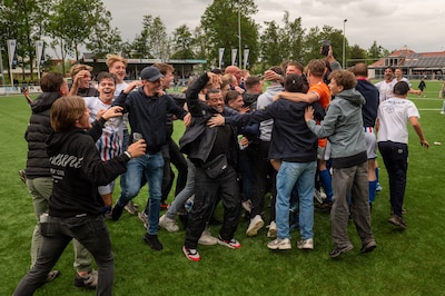 Driemaal is scheepsrecht voor NEO’25, dat promoveert naar de derde klasse: ‘Dit maakt alles goed’