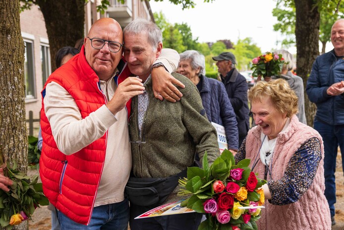 Gaston Starreveld verrast Vughtse wijk met Postcode Straatprijs en een ...