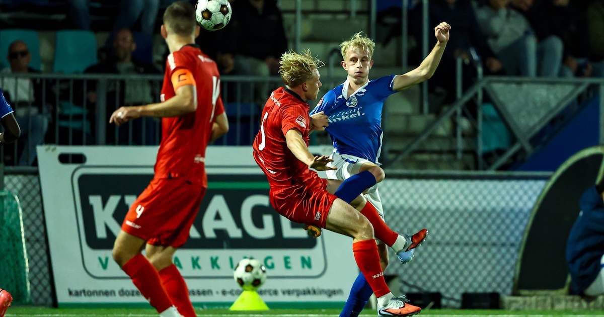 Mees Laros moest nog even wat goedmaken na de winst op Helmond Sport: ‘Dat was ik vergeten’