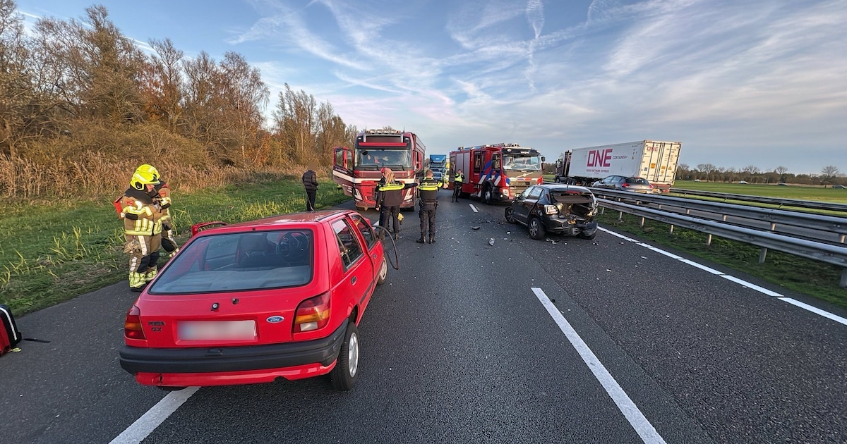 Botsing op de A59: weg dicht tussen Waalwijk en Waspik, flinke vertraging richting Den Bosch