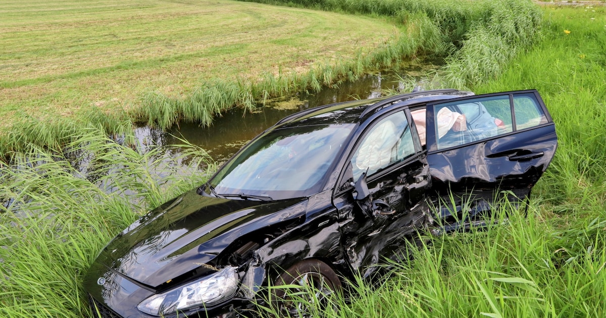 Ongeval op N833 in Buurmalsen: auto belandt in berm | West Betuwe