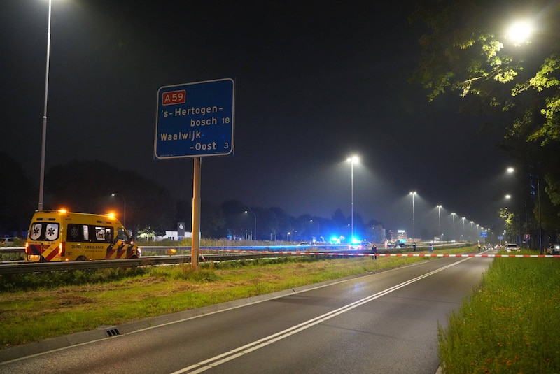 Op de A59 bij Waalwijk is een vrouw om het leven gekomen.