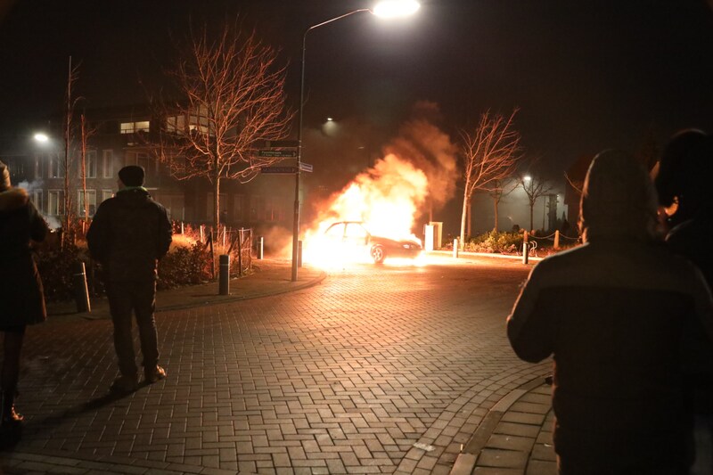Auto in brand op de beruchte kruising in Veen.