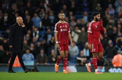 Engelse media keihard over Liverpool en Arne Slot: ‘Hij ziet eruit als een man die op de verkeerde bouwplaats is komen opdagen’