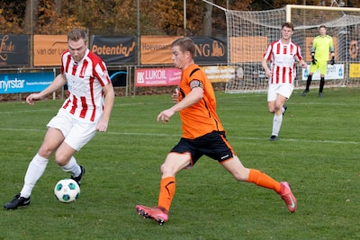 DOSL grijpt naast periodetitel maar wint ruim dankzij hattrick hero Rens Lodewijks: ‘We hopen zolang