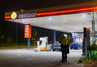 Bosschenaar (22) die opzettelijk op groep inreed bij tankstation, dreigde in zijn vlucht mogelijk oo