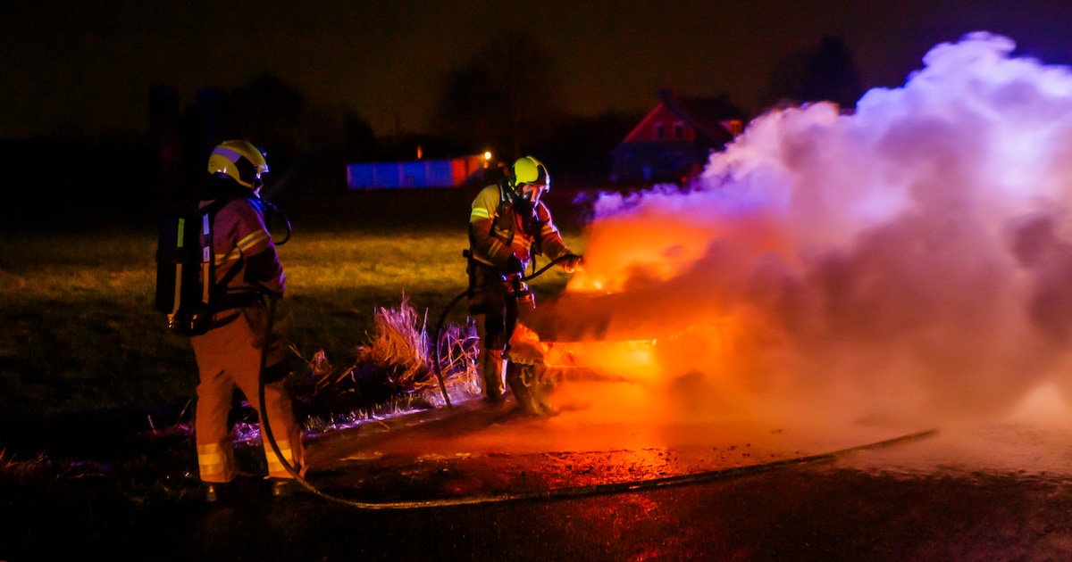 Auto vat vlam tijdens het rijden in Schijndel