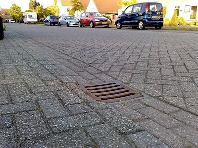 Straatputten worden gereinigd in Sint-Michielsgestel