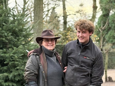 Kitty is al 40 jaar het gezicht van het Kerstbomenbos: 'Bij de vuurkorf komen de mooiste verhalen na