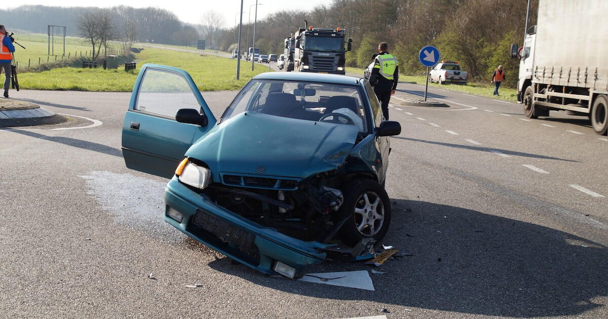Automobilist gewond bij ongeluk op N267 bij Heesbeen; weg weer vrij