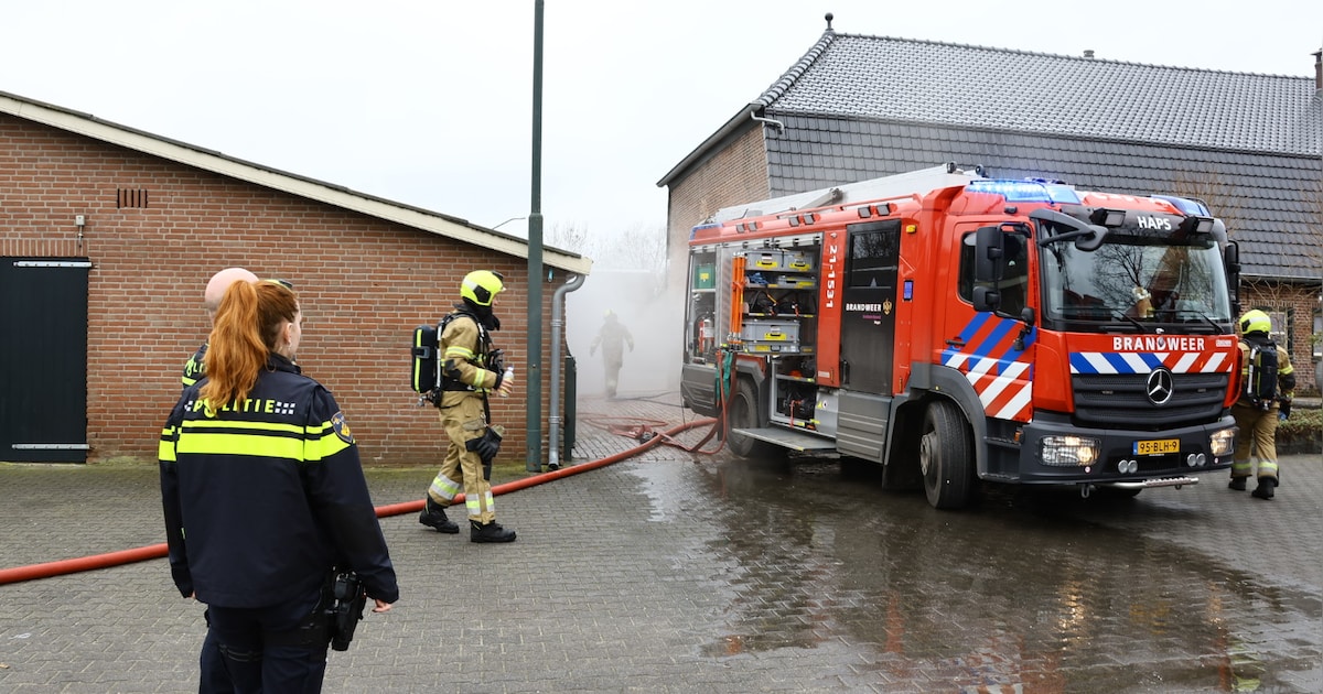 Brandweer ingezet voor brand in schoorsteen van woning op Heuf in Beers ...
