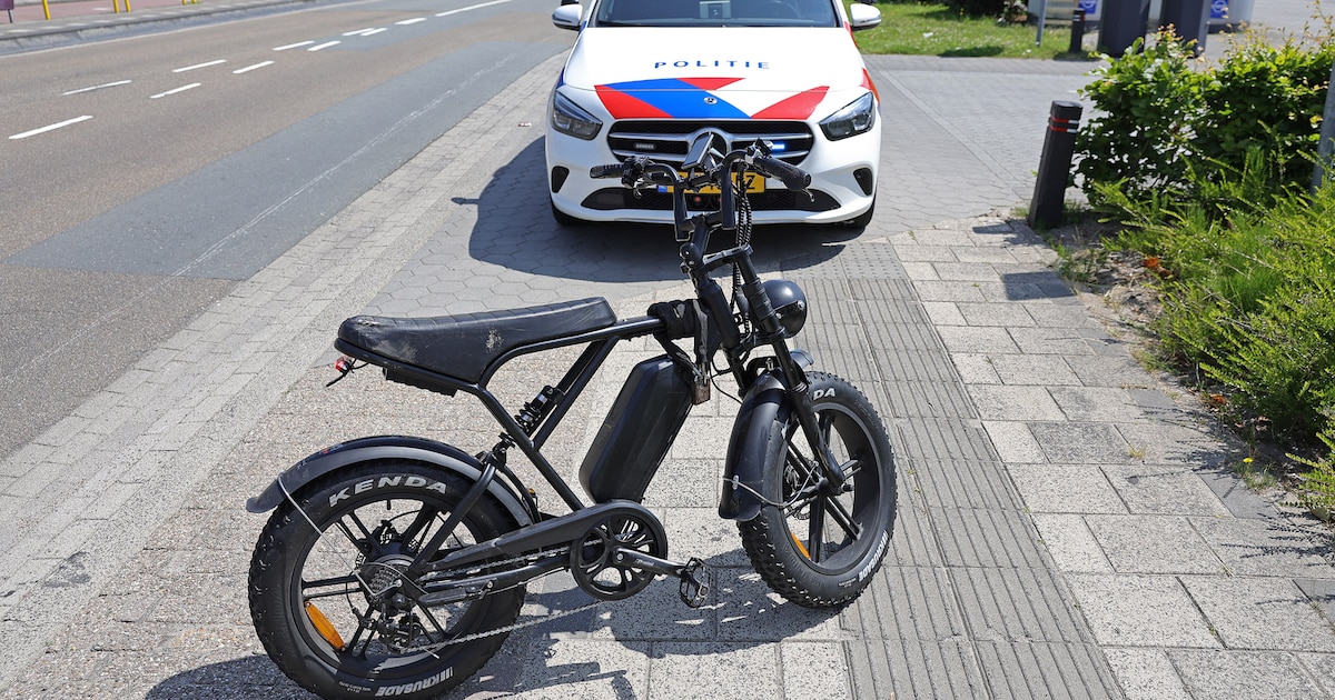 Motorrijder komt in botsing nadat jongen op fatbike geen voorrang verleent in Waalwijk.
