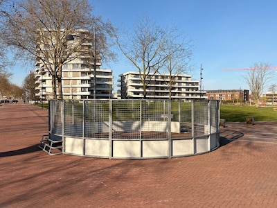 Mysterie opgelost: hiervoor dient die ronde kooi in het Burgemeester Geukerspark
