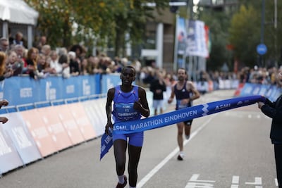 LIVE Marathon Eindhoven | Lidya Cheruto uitgeput na winst bij vrouwen, ruim 687.000 euro opgehaald v