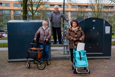 https://images.bd.nl/MzNiYTAwZjI0MDExOWVlYjJhMTkvZGlvLzI3MDIzNzEzMS9maXQtd2lkdGgvNDAw/ar20260220-4300-maassluis-20-02-2026-ijzeren-trapjes-bij-afvalcontainers
