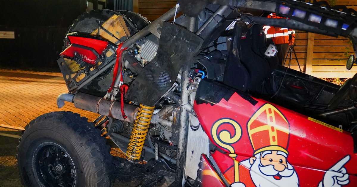 Accu van rallyauto vliegt in brand in Schijndelse garage, eigenaar sleept wagen naar buiten